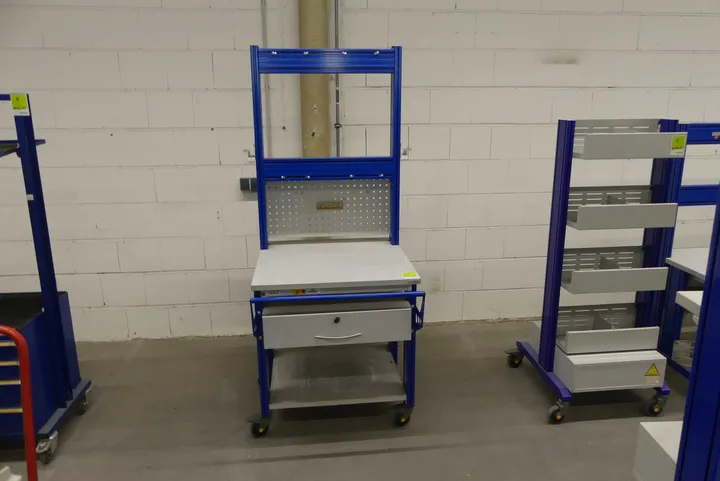 Hera Systemarbeitsplatz Maße in cm ca.: 80 x 92 x 169